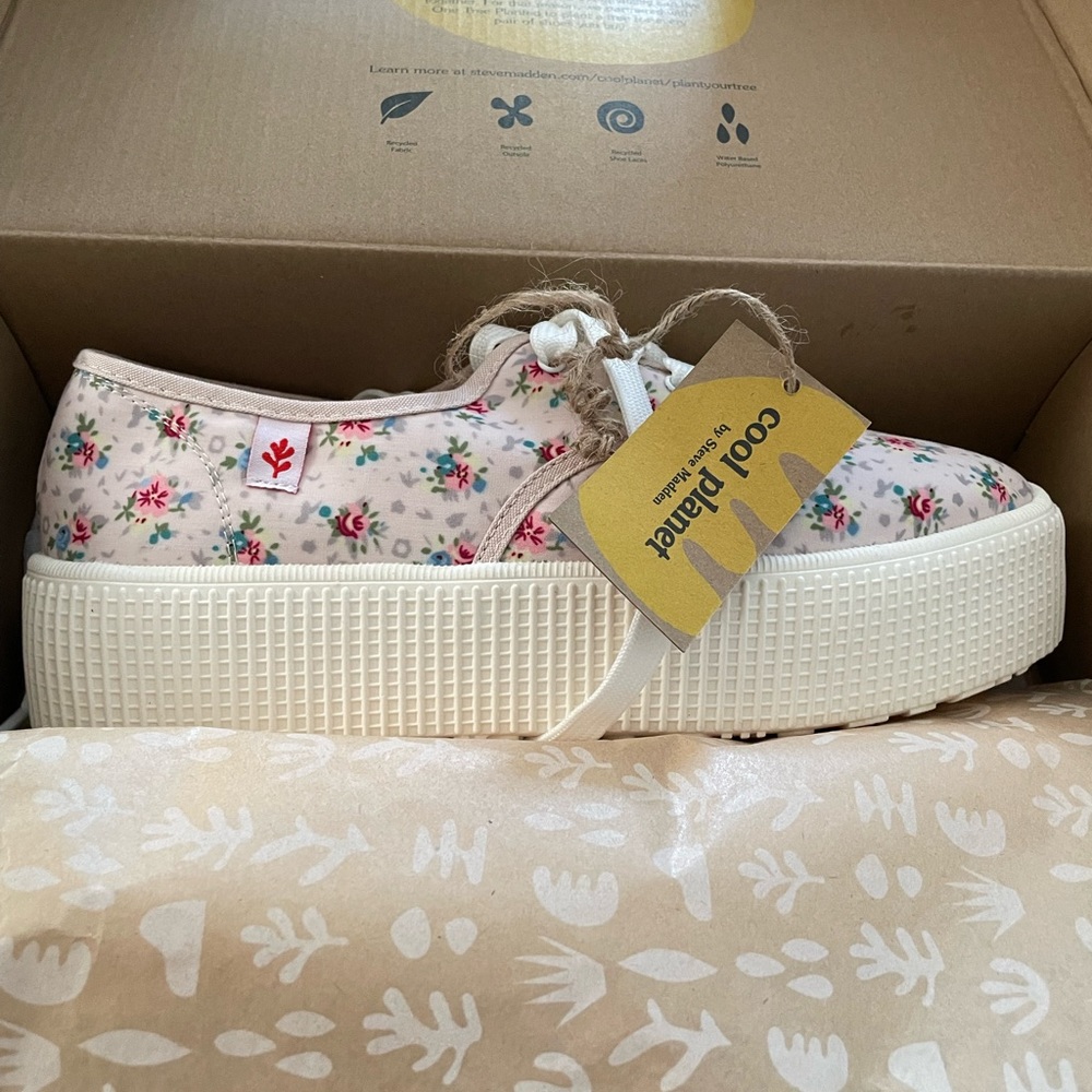Brand new. Madden girl. Cool planet